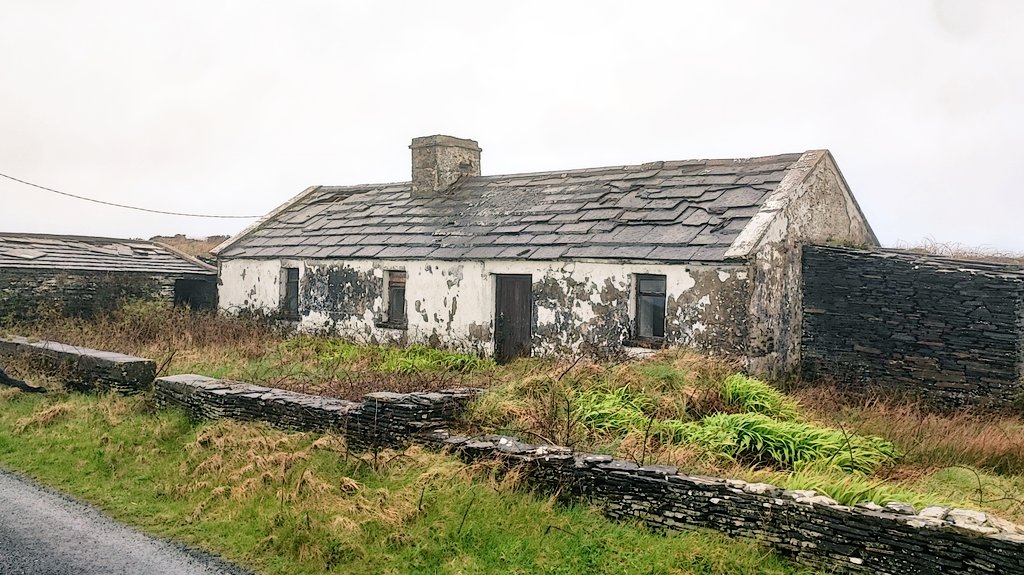 patrickodwyer3's tweet image. The back of beyond #wildatlanicway #moher #oldcottage