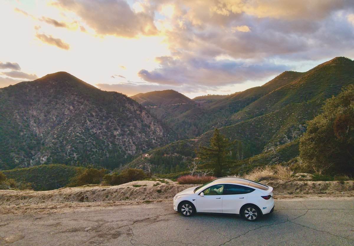 Views like this make me happy! 😁🫶🏼

#tesla #TeslaModelY #DJI