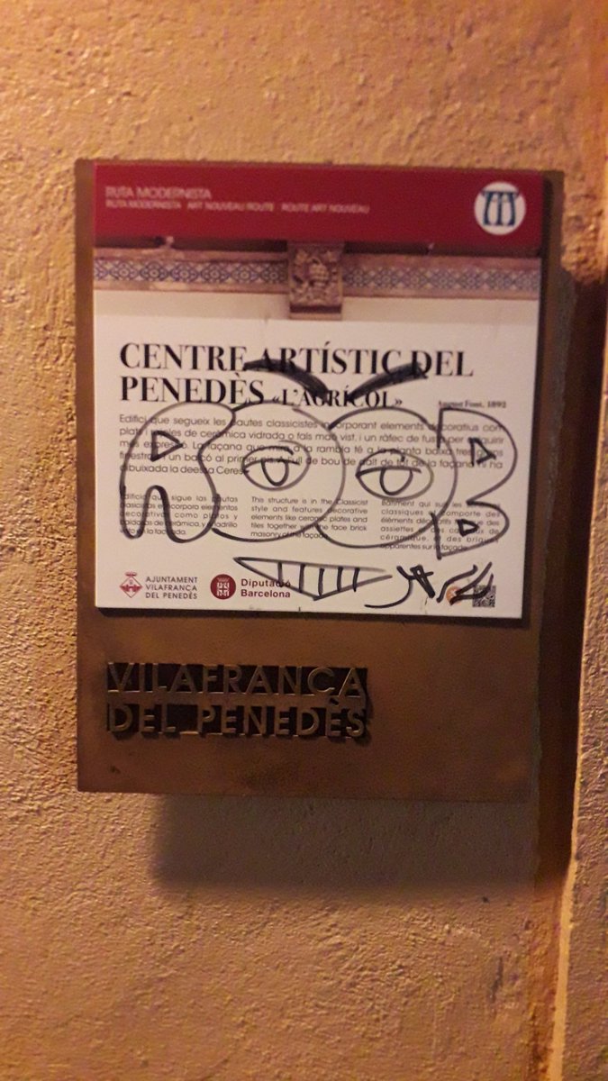 Hola @VilafrancaAj algun brètol irresponsable amb poca feina i menys educació, ha embrutat la placa informativa de la història de l'edifici. Seria possible netejar-ho? És possible protegir-ho d'alguna manera? Per evitar que es torni a malmetre. Gràcies.