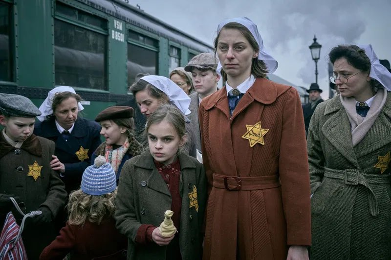 drjhamsterdam's tweet photo. Na de derde aflevering van de uitstekende serie over de Joodse Raad maakt zich een bijna niet te temperen woede van mij meester dat dit tuig, vertegenwoordigd door Thierry Baudet, hun smerige propaganda in dit land kan uiten.
Nooit meer Auschwitz?
Het kan morgen weer, https://t.co/SeAGOxAHrr