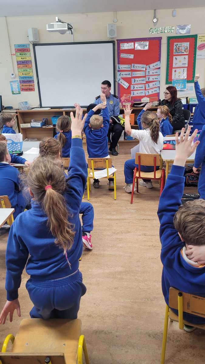 There were lots of great questions for Garda Phil when he visited @OLOWKilternan last week to be interviewed by pupils for their Local Voices project!! #EmuInkSchools #EmuPublishing #LocalVoices