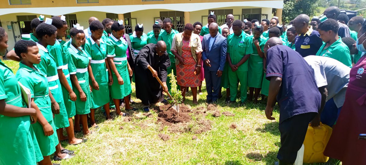 President 𝚊𝚗𝚍 𝚑𝚎𝚊𝚕𝚝𝚑 𝚖𝚒𝚗𝚒𝚜𝚝𝚎𝚛 𝚕𝚘𝚒𝚗𝚜 𝚌𝚕𝚞𝚋 𝙽𝚝𝚞𝚗𝚐𝚊𝚖𝚘 𝚙𝚕𝚊𝚗𝚝𝚒𝚗𝚐 𝚝𝚛𝚎𝚎 𝚊𝚝 𝙽𝚝𝚞𝚗𝚐𝚊𝚖𝚘 𝚌𝚘𝚕𝚕𝚎𝚐𝚎 𝚘𝚏 𝚗𝚞𝚛𝚜𝚒𝚗𝚐 𝚊𝚗𝚍 𝚖𝚒𝚍𝚠𝚒𝚏𝚎𝚛𝚢  𝚊𝚜 𝚊 𝚜𝚒𝚐𝚗 𝚘𝚏 𝚙𝚛𝚘𝚖𝚘𝚝𝚒𝚗𝚐 𝚎𝚗𝚟𝚒𝚛𝚘𝚗𝚖𝚎𝚗𝚝 𝚙𝚛𝚘𝚝𝚎𝚌𝚝𝚒𝚘𝚗.