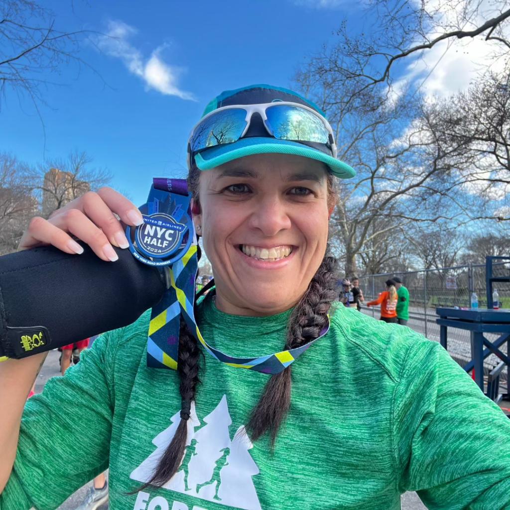 FPRUNNERS's tweet photo. The cheer squad #MedalMonday https://t.co/sIffoI6JvX