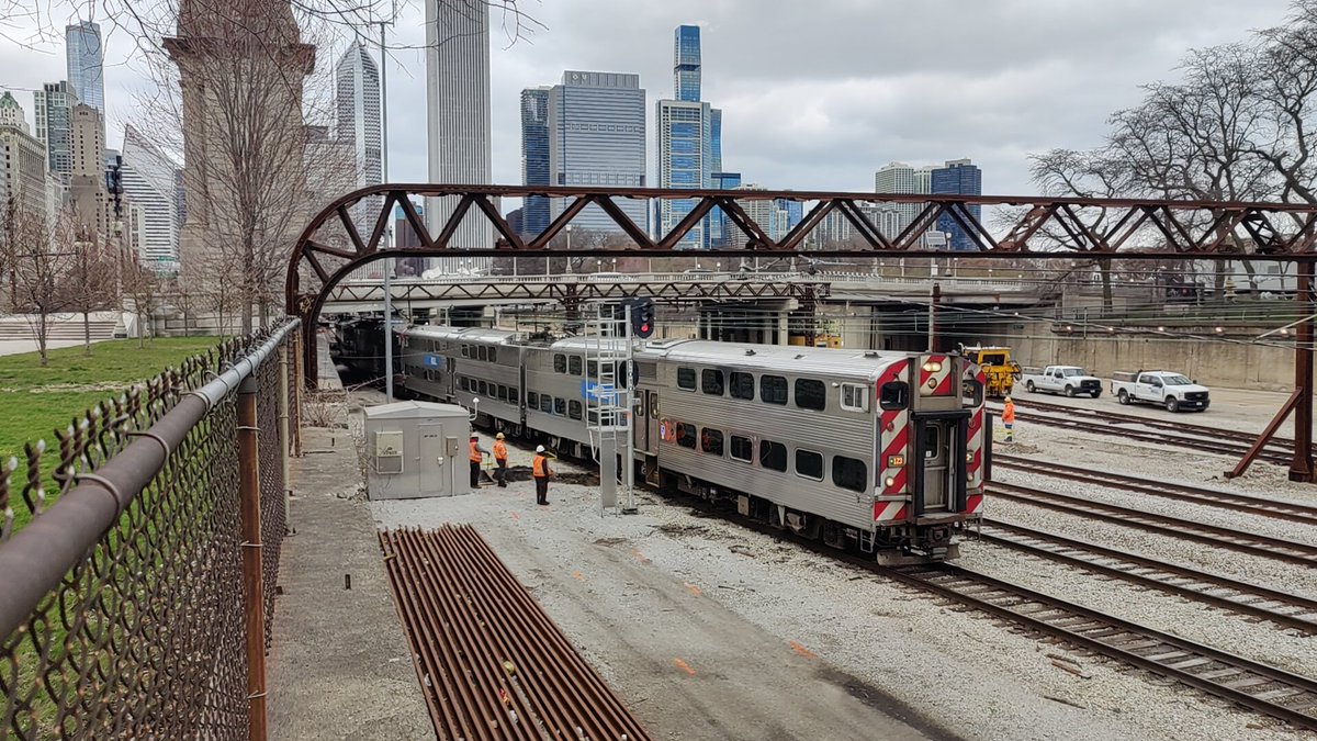 hsrgood's tweet photo. Don't forget today is #TEAD or Transit Employee Appreciation Day!
Make sure to say thank you to your engineer, conductor, operator, bus driver, or workers on the ground today when riding throughout the regional agencies that serve the Chicagoland area! https://t.co/fwXSjvOqUp