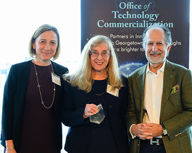 Congratulations to Dr. Jill P. Smith, @LombardiCancer, on receiving the Innovator of the Year Award for her pioneering work in pancreatic cancer diagnostics and therapeutics from @Georgetown's Office of Technology Commercialization. Learn more: bit.ly/4aj9gXK