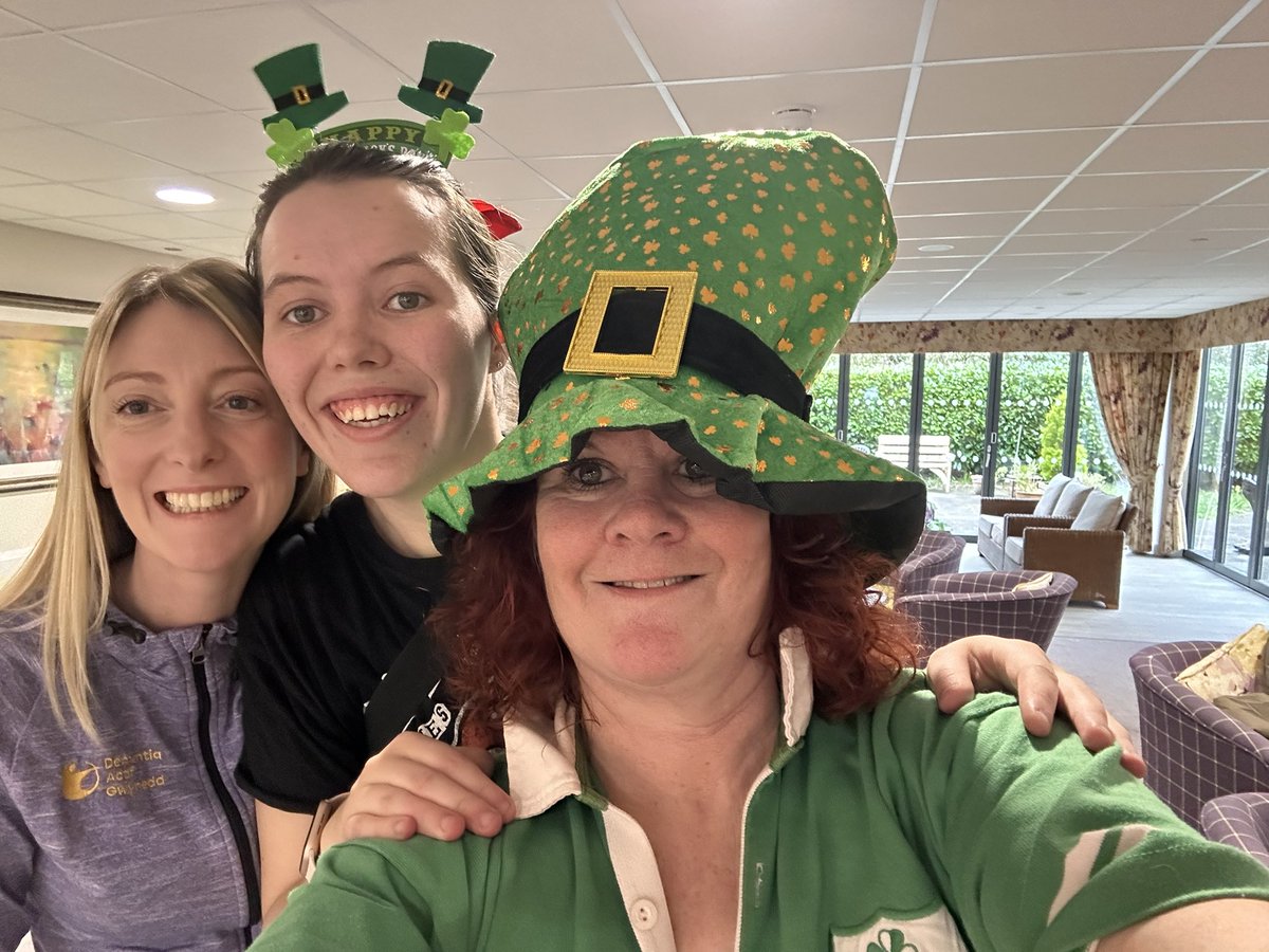 Wonderful St Patrick's celebration 💚🇮🇪with @dylananeil @DC_Wales and @DementiaGo in Cae Garnedd last week. The craic was mighty and everyone enjoyed @TNLComFundWales @BangorWalesNews