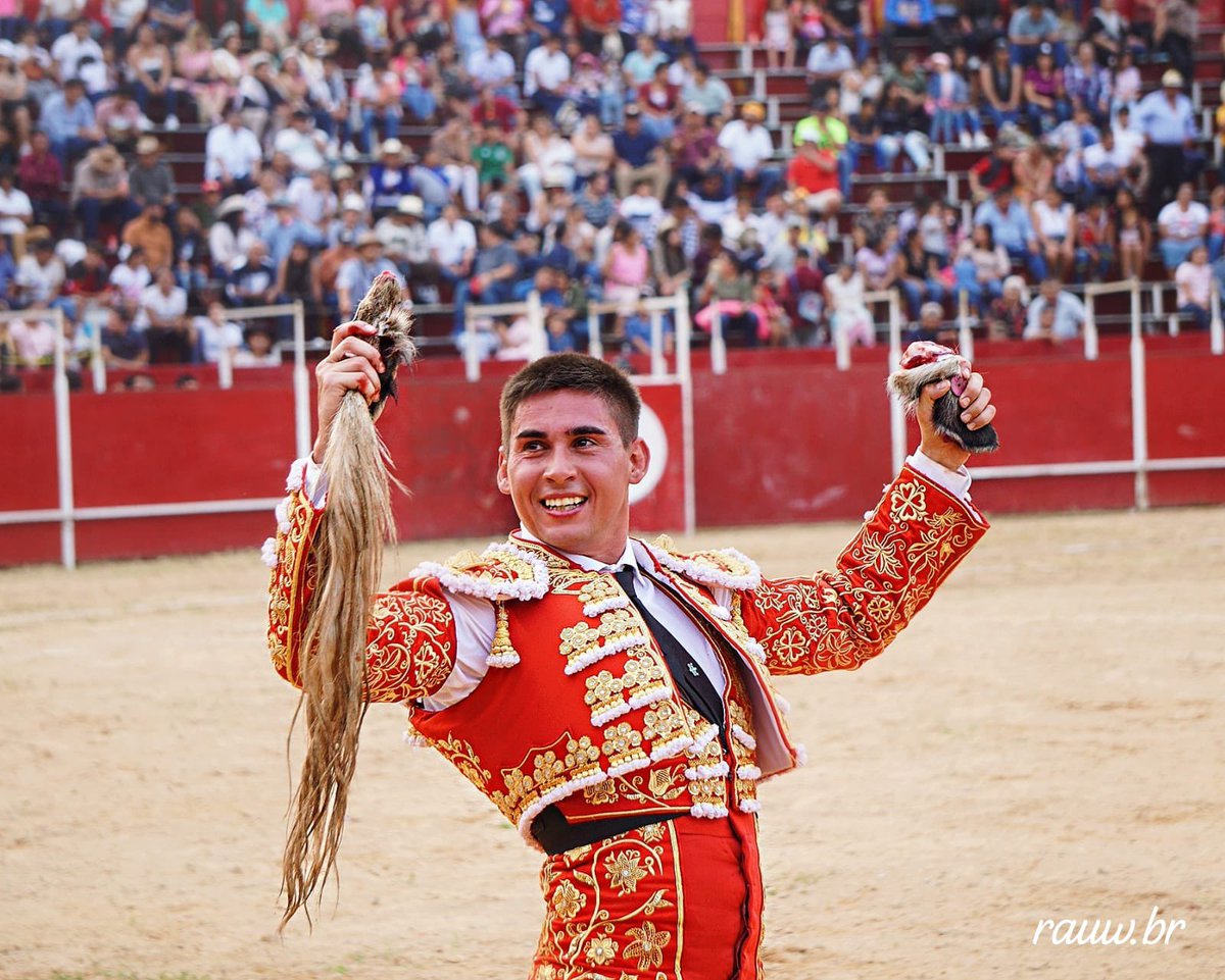 Gracias Dos Ríos, Veracruz 🇲🇽

Maravillosa afición!!!

2 Orejas y rabo a un toro de Tenexac 

#JC
