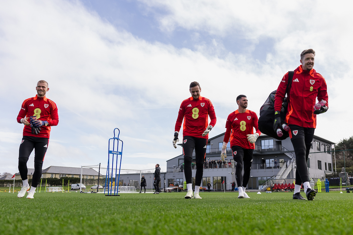 Training photos have landed 🎞 Who do you want to see? 🔎 #TogetherStronger