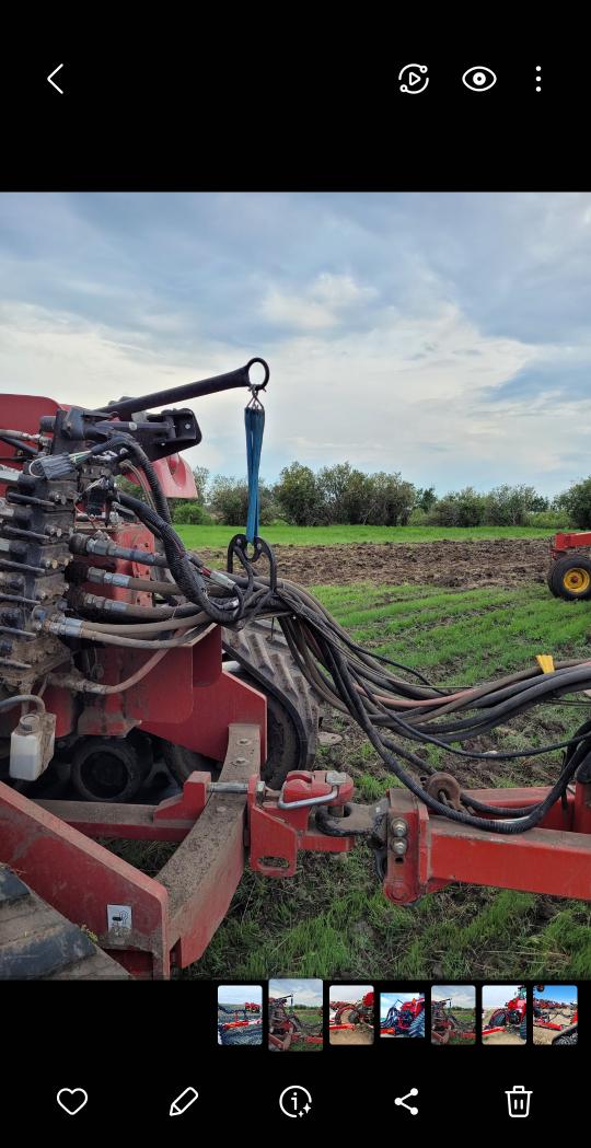 SpringfieldPro3's tweet image. Do you need help cleaning up your hyd hoses and wires?
The LendAHand and HoseSaddle from Springfield Ag Products can help with that! 
To order yours,  just email us at springfield.products@gmail.com