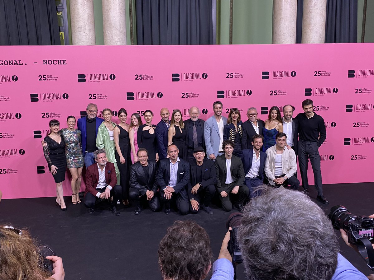 BanijayIberia's tweet photo. Familia @DiagonalTV ❤️ #FiestaDiagonal https://t.co/WsZZFBlfOd