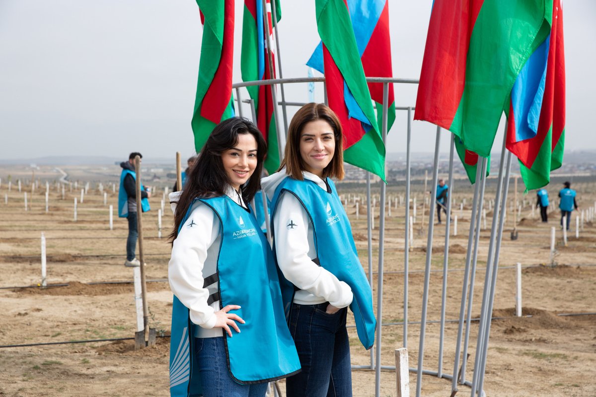 AynurHasanzadeh's tweet photo. Azərbaycanın milli aviadaşıyıcısı @azalofficial “Yaşıl dünya naminə həmrəylik ili” çərçivəsində @ETSN_ecogovaz ilə birgə ağacəkmə aksiyası keçirib.

#AzerbaijanAirlines #AZAL https://t.co/rDoa6zB4Se