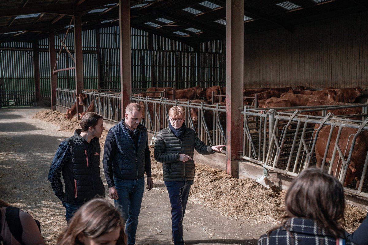 Sur le terrain ce matin en Moselle dans une exploitation en polyculture élevage pour revenir sur deux annonces importantes pour les agriculteurs :   1️⃣ Les simplifications européennes obtenues et annoncées vendredi par la Commission européenne, fruit de plusieurs mois de travail.…