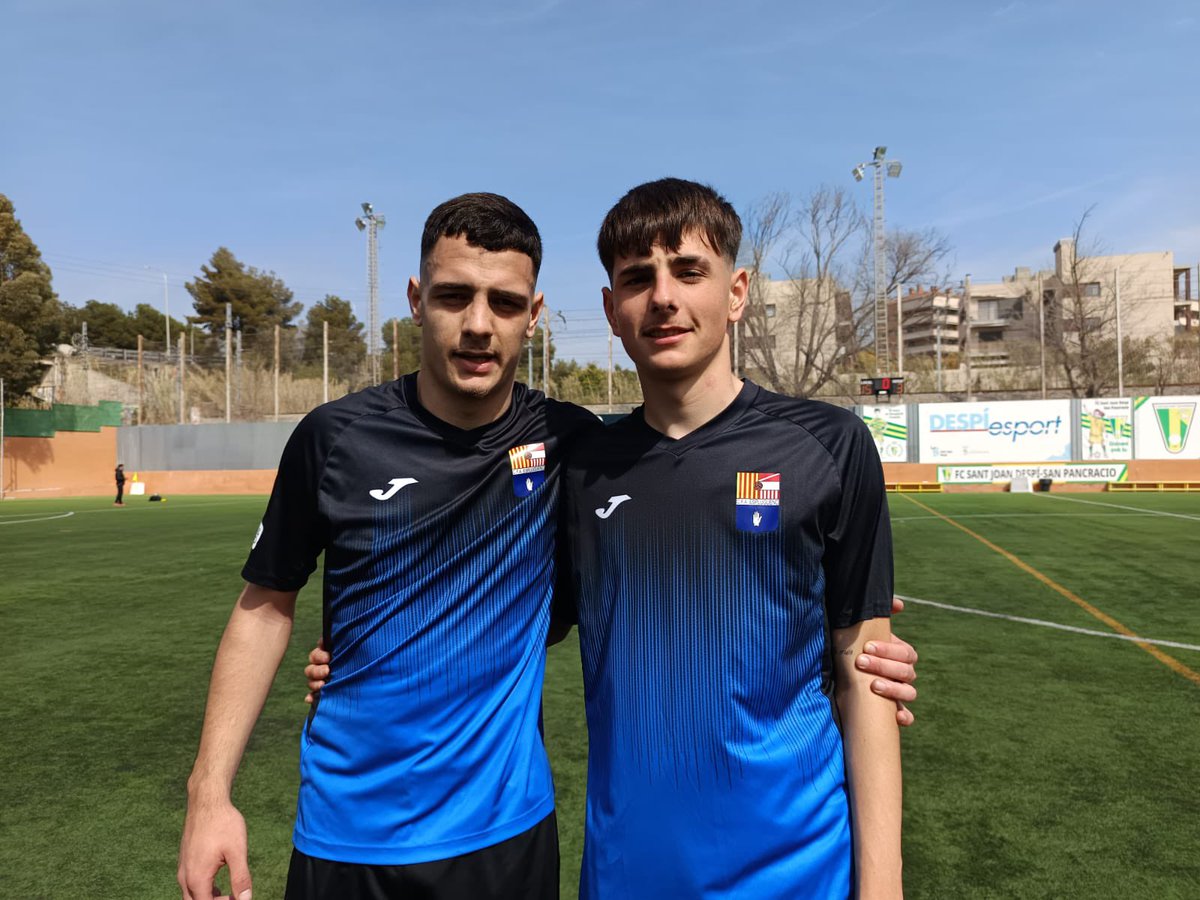 CFAEspluguenc's tweet photo. FILIAL | MARTÍNEZ SIPIÑA X2! 

L’Albert, capità del juvenil, va debutar a #3cat11 amb un triomf que va estar marcat pels tres gols que va signar el seu germà Joan Manel 🫶🏻

Una situació que segur que es repetirà moltes vegades al #SomEspluguenc 

#Esplugues | #Futbolcat https://t.co/NSV2mZW1wu