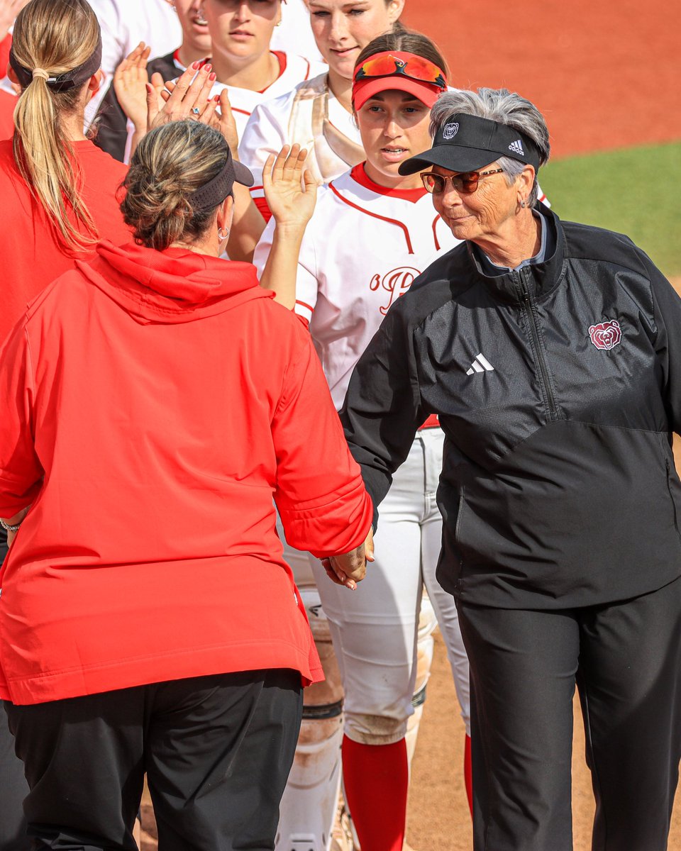 More than just a game 🤍

In the weekend series between Illinois State and Missouri State, Redbird head coach, Tina Kramos (MSU ‘95) coached across the diamond from her former coach, Holly Hesse. 

#thevalleyrunsdeep