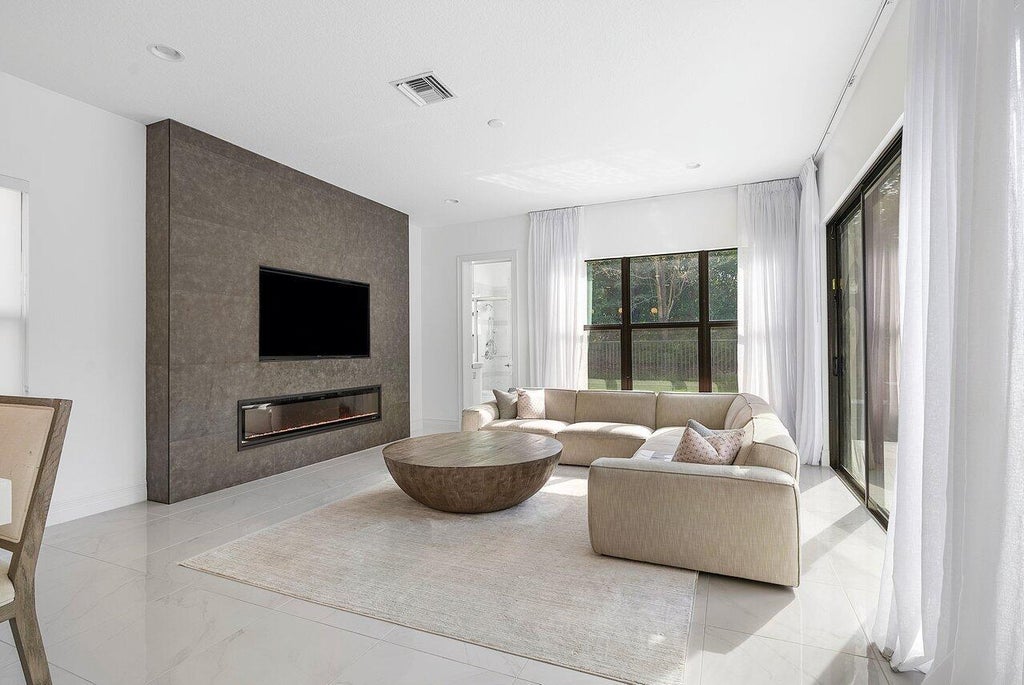 📍 Delray Beach, FL

Equal Housing Opportunity
Offered at $2,249,999 by Ryan Greenblatt -- 561.350.1850

For more information, please visit langrealty.com/listing/rx-109…

#langrealty #listwithlang