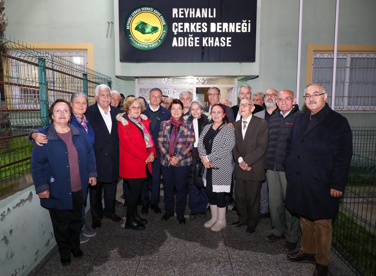 Bütün renklerimizle biriz, beraberiz. 📍Reyhanlı Çerkes Derneği’ni geçmiş dönem milletvekillerimiz İsmet Tokdemir ve Suzan Şahin, partimizin geçmiş dönem İdari ve Mali İşlerden sorumlu Genel Başkan Yardımcısı @bkusoglu , Reyhanlı Belediye Başkan Adayımız Fevzi Suvaroğlu ve İlçe