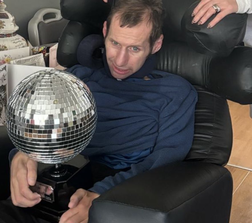 Rob has the Burrow Strictly Ball Glitterball trophy ready and waiting for our 2024 winner 🏆🪩💃🕺 @Rob7Burrow @mndassoc @LDShospcharity @WGBpl