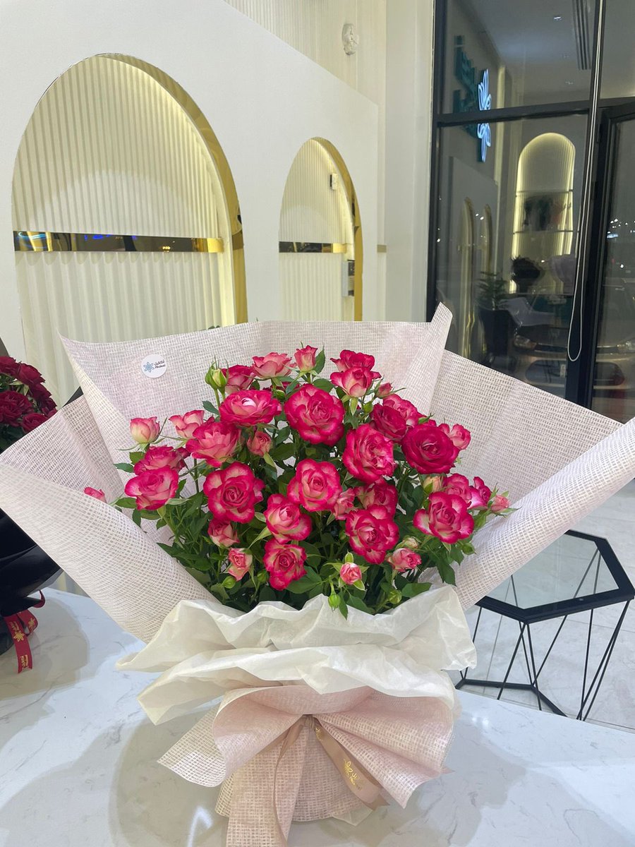 AkaleelApp's tweet photo. بمناسبة عيد الأم، أكاليل تقدم لكم أفضل العروض والخصومات علي باقات الورد الفريدة من نوعها.
سيحصل أول خمس عملاء علي علبة شوكولاتة مجاناً مع باقة الورد التي سيتم شرائها.
وأيضاً سيحصل باقي العملاء بمناسبة عيد الأم علي خصم ٥٪ علي جميع منتجات أكاليل.
لا تفوتوا الفرصة وزورا أكاليل. https://t.co/P8ENA24Azm