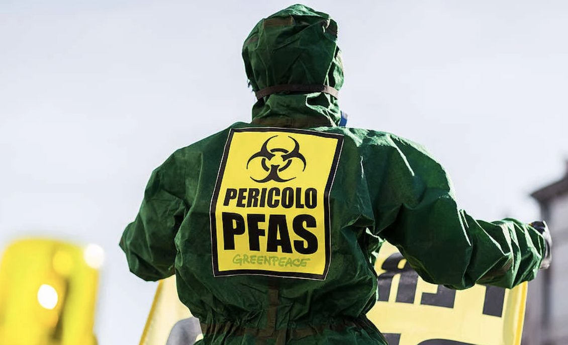 Greenpeace ltalia si batte contro l’inquinamento da PFAS da almeno dieci anni, ma più andiamo avanti con la nostra campagna per vietare queste sostanze, più scopriamo quanto sia diffusa questa pericolosa contaminazione #ZeroPFAS #Presadiretta