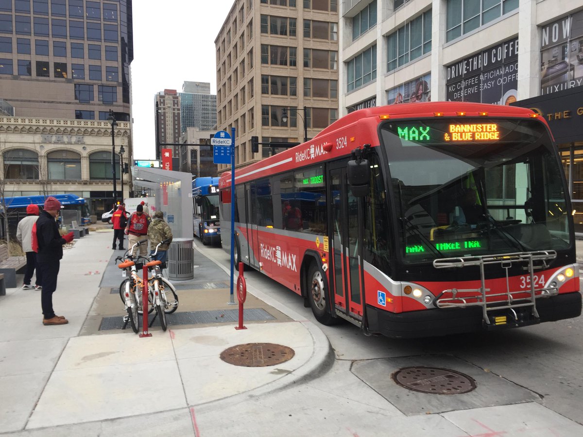 Happy #TransitDriverAppreciationDay! Today and every day, tell your bus and streetcar driver 👏Thank You!👏for getting you where you need to go. They keep KC moving!