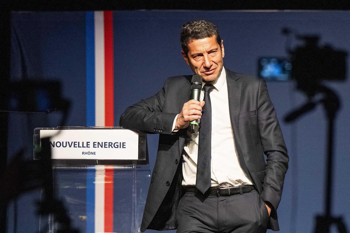 Nouv_Energie's tweet photo. « Il faut rompre avec ce système d’une société asservie par l’État. Je ne demande pas que l’on m’explique combien de fruits et légumes je dois manger par jour, si je dois mettre un col roulé quand il fait froid ou si je dois mettre mon thermostat à 18,2 ou 19,2. Quand la sphère privée est de moins en moins privée, c’est une régression démocratique grave » @davidlisnard