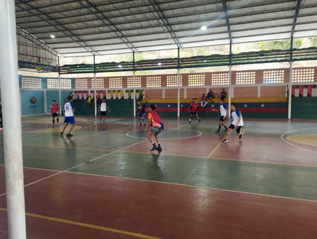 Derecho_paz's tweet photo. Este #18Mar los egresados del sistema penal participaron en un encuentro amistoso deportivo de fútbol sala, junto a los funcionarios del Instituto de Deportes del municipio Andrés Mata y servidores penitenciarios de la Unidad Técnica de Supervisión y Orientación #UTSO https://t.co/mWQBJDTBAz