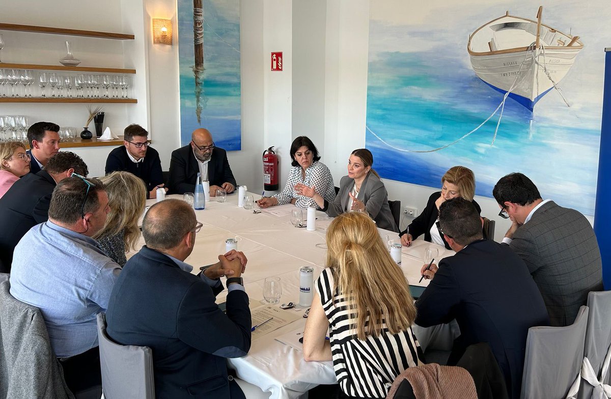 Reunim a batles i portaveus del <a href="/ppbalears/">PP Balears</a> als municipis més poblats de Balears per coordinar polítiques en temes com habitatge, aigua, mobilitat o simplificació administrativa

El que preocupa als ciutadans és el que ens ocupa al <a href="/ppbalears/">PP Balears</a>. 

Gràcies batlessa <a href="/juanamaripons/">Juana Mari Pons</a>,