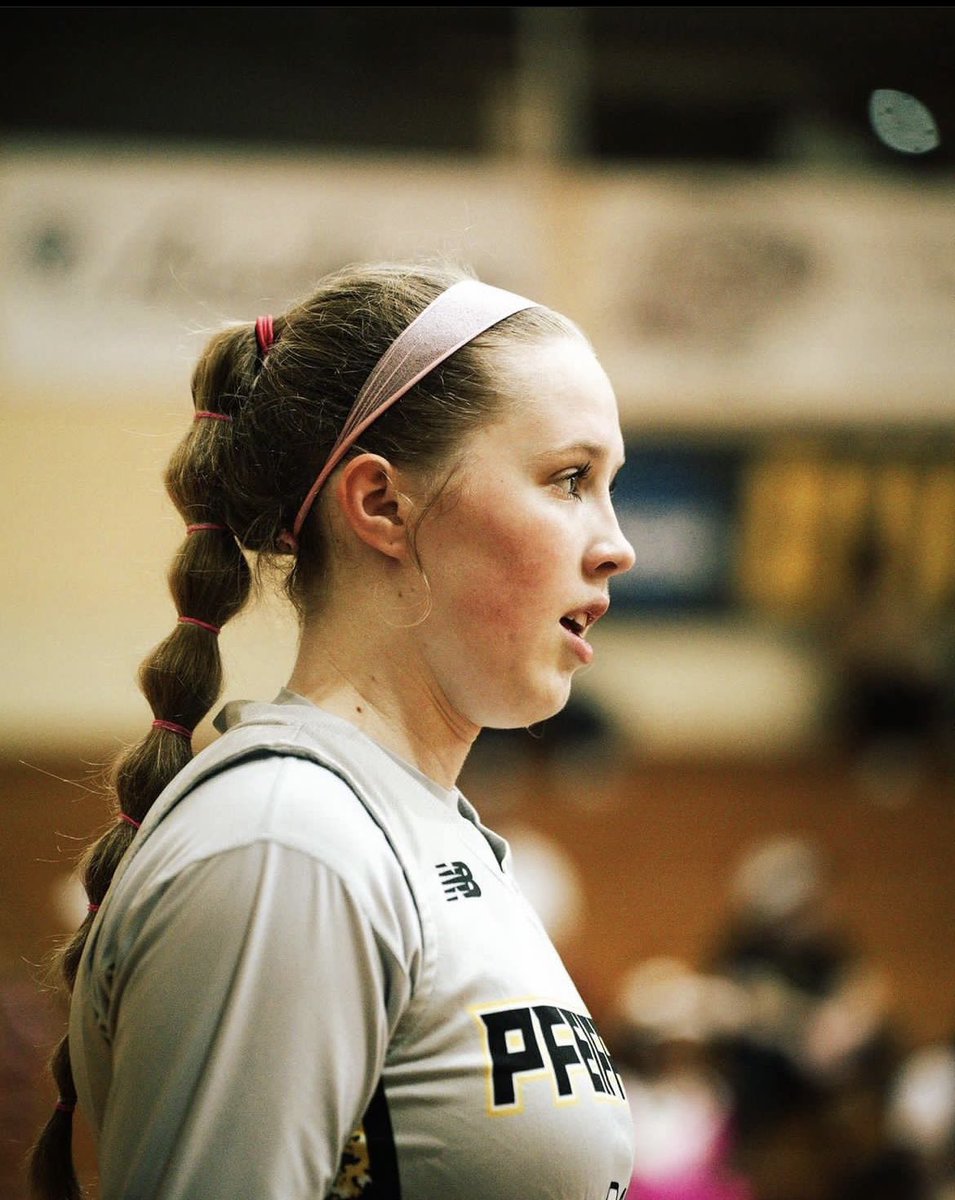 peytonmcpeters's tweet photo. Thanking the Lord for allowing me to step on the hardwood this past season with my girls!🤟🏼💛 https://t.co/pgdyCK1k43