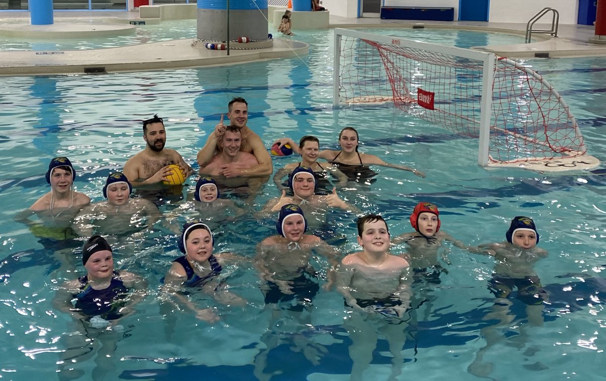 On March 17th, Csts. Chabot, Senchuk, Hoover, Ruthven and Sp. Cst. Hall took on the Estevan Sharks Water Polo team at the RM of Estevan Aquatic Centre. Everyone had a great time and the water polo was awesome!