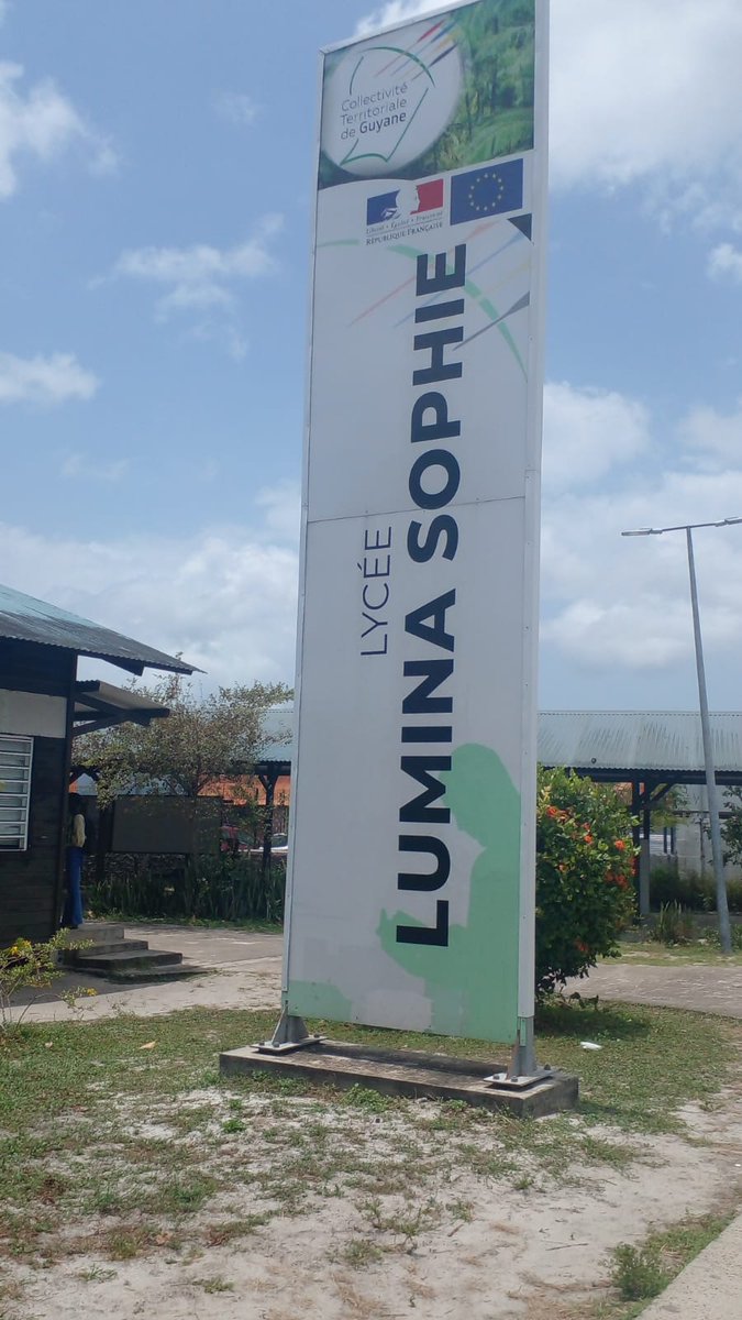 RaidAventureRAO's tweet photo. [#JMPB] Le déploiement de notre action de sensibilisation sur les #violencesfaitesauxfemmes grâce à la pièce de théâtre JE ME PORTE BIEN continue en #Guyane !

Aujourd'hui et jusqu'à mercredi, cette pièce sera jouée devant les lycéens de 3 lycées de #SaintLaurentduMaroni.

À l'issue de la représentation, avait lieu une table ronde riche en professionnels avec le planning familial, avec la Vice-présidente du Tribunal de Grande Instance et la @Gendarmerie_973. 

Avec le soutien de @Prefet973 @acguyane et de la #CitéÉducative