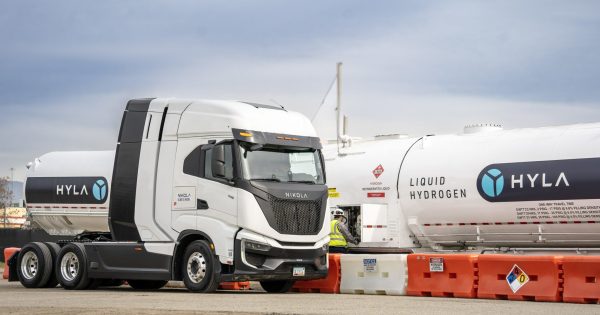 NEWS: #TruckingTechNews #AlternativeFuels #California #Class8Truck Nikola Hydrogen Station Opens in Southern California: 1 Step Forward in Zero-Emission Trucking dlvr.it/T4GDfj