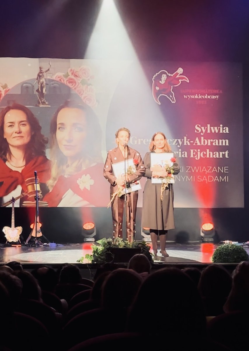 Moje wspaniałe koleżanki @MariaEjchart i @SylwiaGAbram nominowane do nagrody Superbohaterek Roku @WysokieObcasypl 🏆👏 Wielkie gratulacje i dzięki za Waszą pasję i zaangażowanie