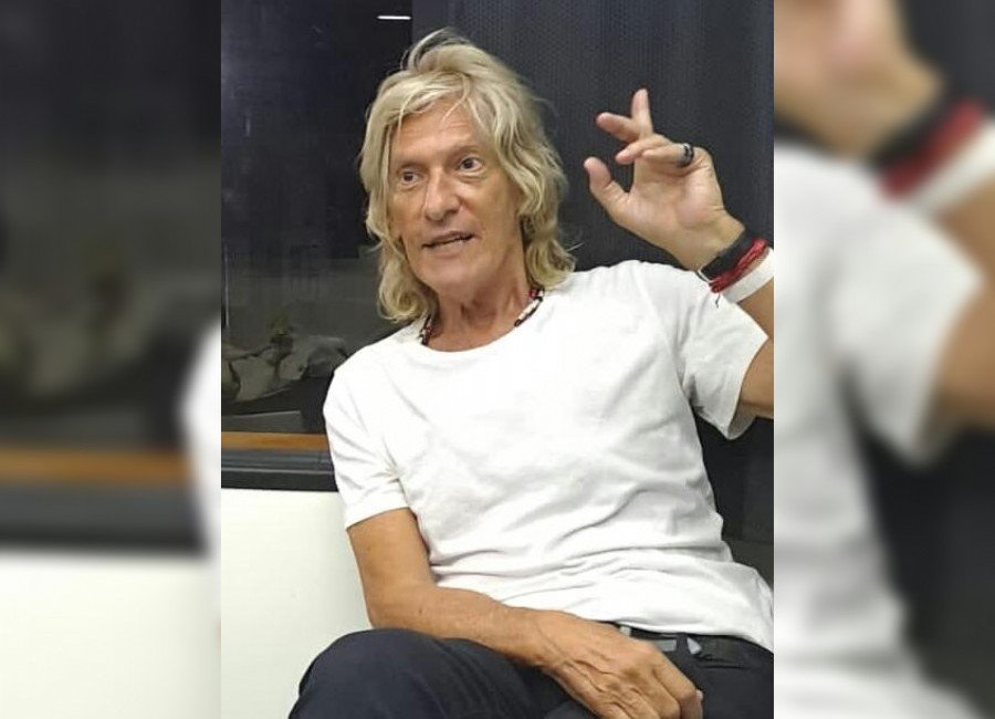¿Ningún alcahuete de medios denuncia que 40 %  de la economía en Argentina deviene de dinero negro? Lo apreciamos en el fútbol, donde narcotraficantes instalan bandera en partidos homenaje Donde hasta Messi está presente ¡Enfrentar peste neoliberal ley de mercado del orco mIlei!