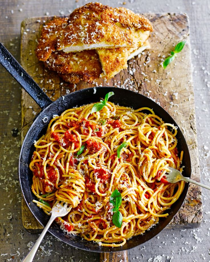 Jamie’s take on an Italian classic. Pair this simple tomato spaghetti with crispy chicken for a beautiful romantic meal. dlvr.it/T49r0M