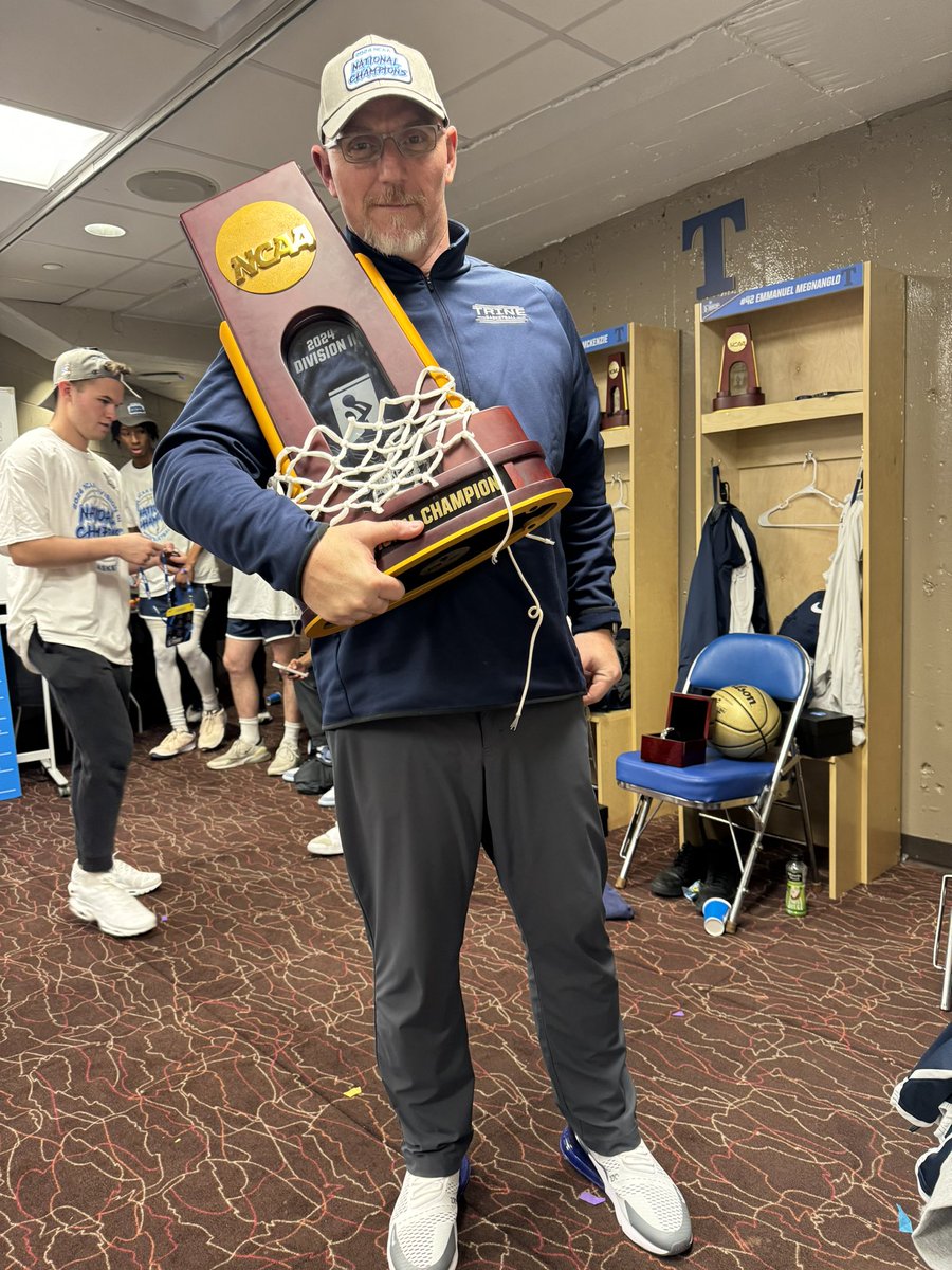 Coach_Bentley1's tweet photo. National Championship!!!
#Stage5AllDayLong https://t.co/eEQjaHIPYw