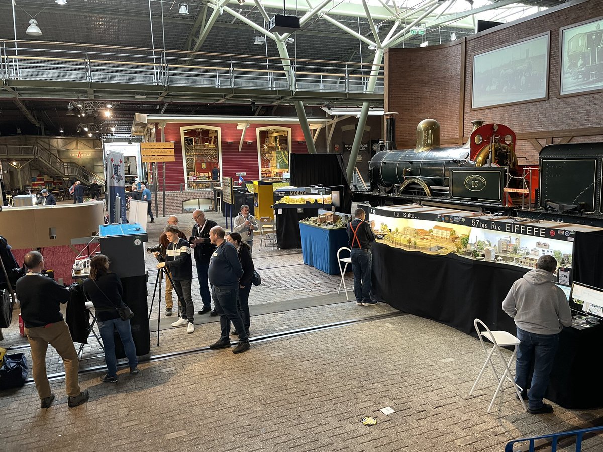 VriendenNSM's tweet photo. Veel publieke belangstelling dit weekend voor de vele mooie modelbanen bij #OnTraXS in het @Spoorwegmuseum . Ook een bijzonder bezoekje van de #Railexperts 9902 “Tommie en Tess” bij de stand van @railmagazine ! https://t.co/R4yLGAiHw6