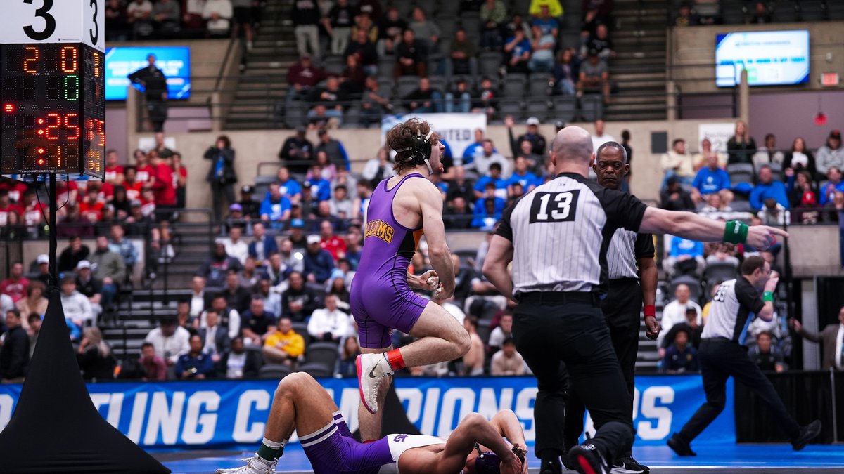 TONIGHT 3-16-24 at 8 PM EST WATCH Eph sophomore Peter Kane battle Nolan Hertel (UW-La Crosse) for the 157 title at the NCAA DIII Wrestling Championship ncaa.com/liveschedule/2…