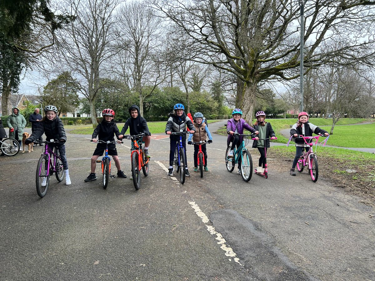 AnnanhillPS's tweet photo. Some boys and girls in P5C met this afternoon in the Howard Park and participated in a sponsored scoot/cycle in aid of Cash for Kids! ๐ฒ๐ด๐ @CashforKidsWest #getinvolved #schoolschallenge #ownideas https://t.co/G9wUzmQjoX
