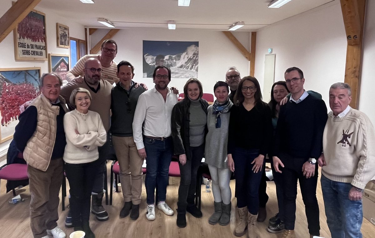 adrienverrier's tweet photo. En marge de la @juriscup ski réunion de la @cobseco avec la participation de notre présidente du CNB Conseil National des Barreaux @JulieCouturier_ Un grand merci pour cet échange constructif, cash et sans concession. @Conf_Batonniers @CNBarreaux @OrdreavocatsN https://t.co/QG1o0Bjc0Z