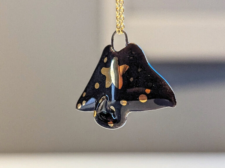 「Available pendants  」|Kness 🐬のイラスト