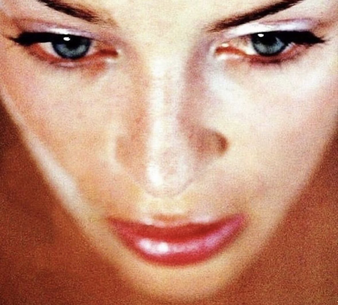 kylieminogue's tweet image. Love this shoot, in the bath of my old apartment in London with my best friend Katrina Jebb 🛀 Happy 26th Anniversary ‘Breathe’!