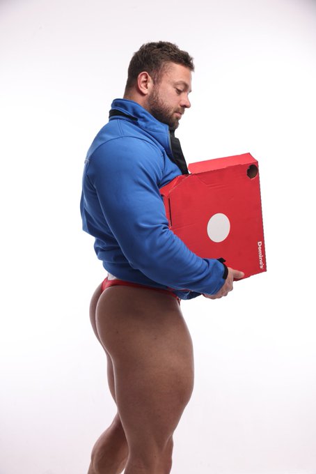 Who's in for a pizza party? 😜 https://t.co/XmdchH4G6m