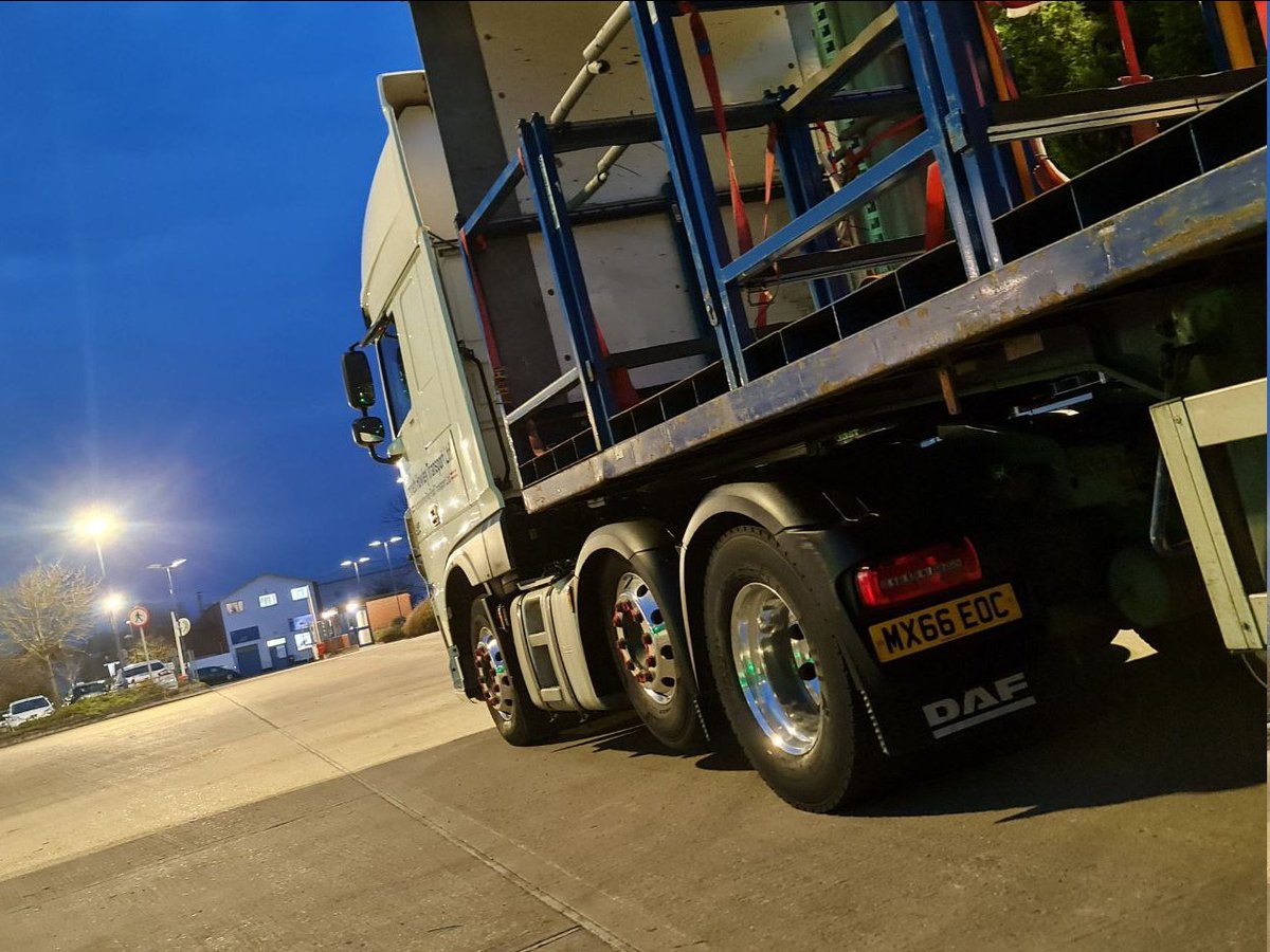 Day or night, we do it right.

Starting to slowly look how i want it, least now its clean, more addons in the works, and southampton bound on monday!