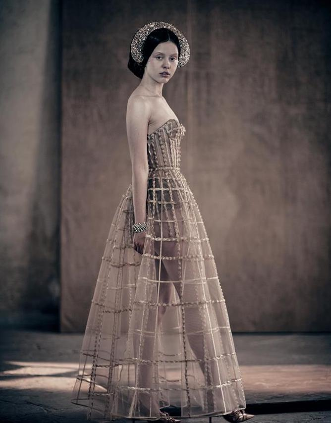 TheCinesthetic's tweet photo. Mia Goth photographed by Paolo Roversi, 2020. https://t.co/RyNRHL0sNI