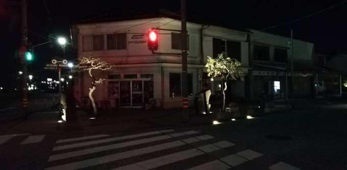「横断歩道」のTwitter画像/イラスト(新着)