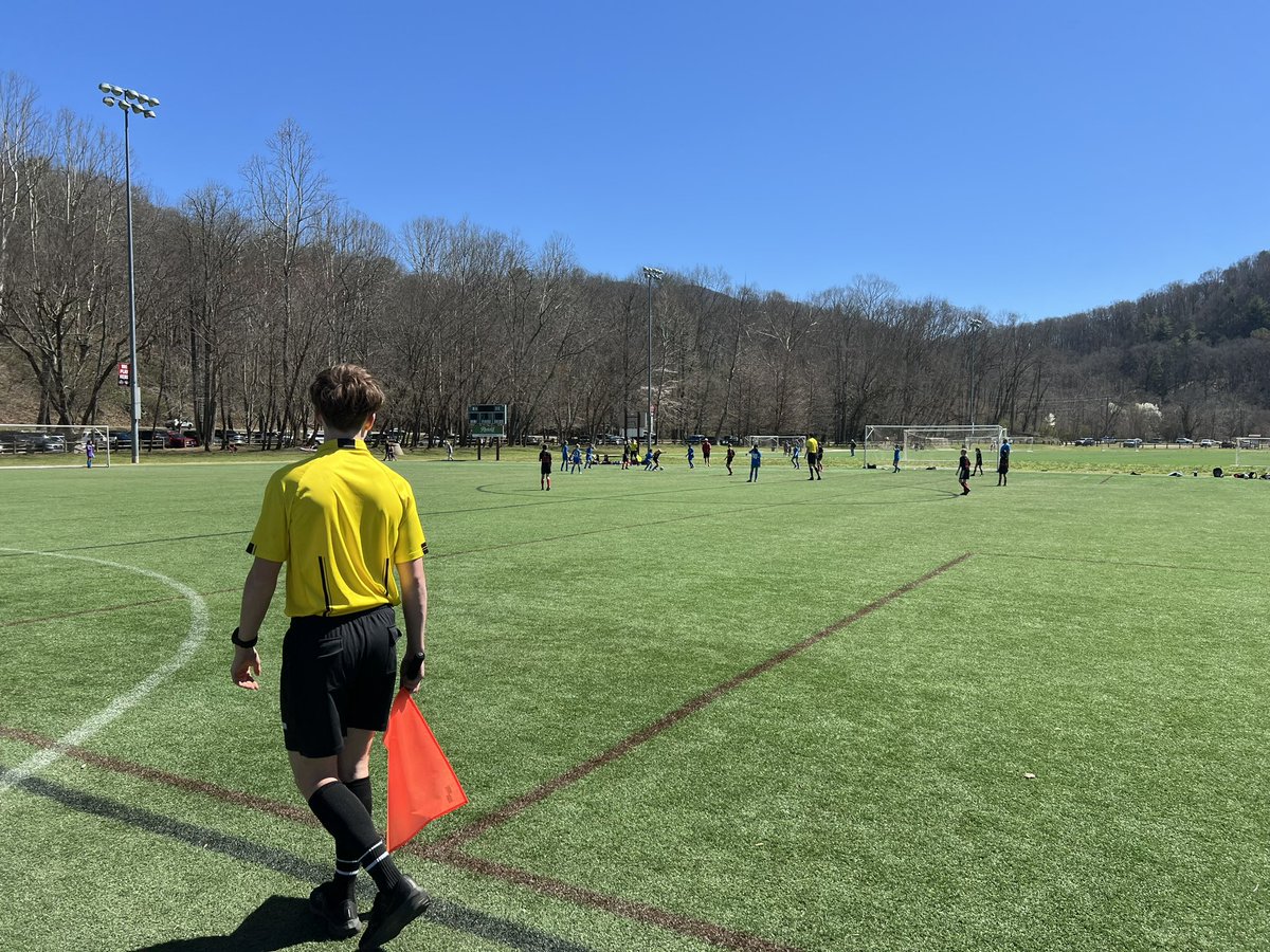 Went to #Asheville for my kids ⚽️ game, our team won 3-0 so that deserved some beers at @HighlandBrews , besides weather was so amazing today, 68F sunny & blue skies🌞. #craftbeer #avl #SaturdayFun @JonMontag @RealBMaxwell #FamilyTime