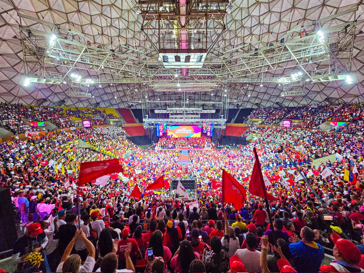 #16Mar Desde el @PartidoPSUV postulamos a nuestro candidato @NicolasMaduro como candidato a las elecciones presidenciales del próximo 28 de julio. Gracias conductor de victorias por proteger al pueblo y preservar el legado del Comandante @chavezcandanga. #ElQueVaEsNicolás