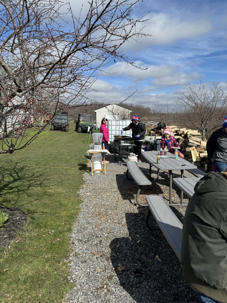 KowalskiFarms's tweet photo. Thanks to all that visited today for #NYMapleWeekend ! We will be hosting again tomorrow (Sunday) 10-4 and again next weekend (Sat/Sun 10-4). Come see how syrup is made! Sugarbush tours, coffee, pancakes and plenty of syrup and #NYMaple products for sale! 🍁 ☕️ 🥞 #Homesteading https://t.co/yninSABlHD