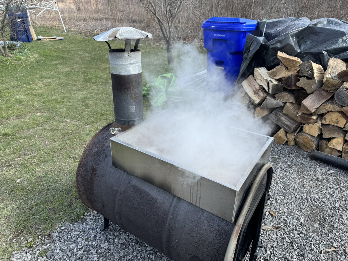 KowalskiFarms's tweet photo. Thanks to all that visited today for #NYMapleWeekend ! We will be hosting again tomorrow (Sunday) 10-4 and again next weekend (Sat/Sun 10-4). Come see how syrup is made! Sugarbush tours, coffee, pancakes and plenty of syrup and #NYMaple products for sale! 🍁 ☕️ 🥞 #Homesteading https://t.co/yninSABlHD