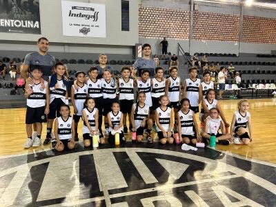 forolimpistapy's tweet photo. 🏀 Básquet | Mini Kings.

 🔛 Desde pequeños siendo grandes, Mini Kings arrancó recibiendo a @DaniTala8  en el polideportivo ODD, en las categorías #U8, #U10 y #U12, el torneo oficial 2024, organizado por la @cpb_py 

#ForoLlenodeGlorias #ODDEterno #MiniKings @rnpy920am https://t.co/QqhsMDcbYx